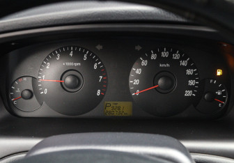 Подержанный автомобиль Hyundai Elantra Sedan 2004 года (12 фото)