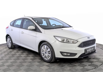 Подержанный автомобиль Ford Focus Hatchback 2017 года (3 фото)