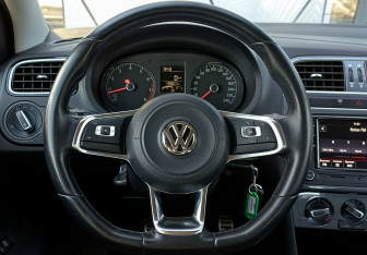 Подержанный автомобиль Volkswagen Polo Sedan 2018 года (12 фото)