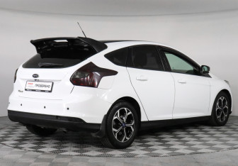 Подержанный автомобиль Ford Focus Hatchback 2011 года (5 фото)