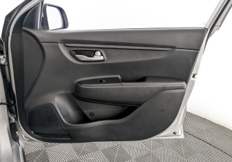 Подержанный автомобиль Kia Rio Hatchback 2021 года (20 фото)