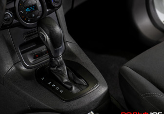 Подержанный автомобиль Ford Fiesta Sedan 2015 года (14 фото)