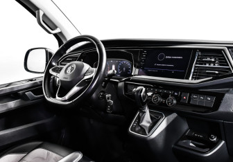 Подержанный автомобиль Volkswagen Multivan 2020 года (10 фото)