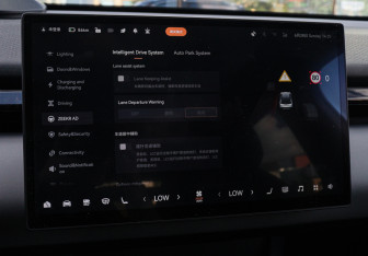 Подержанный автомобиль Zeekr X 2023 года (25 фото)