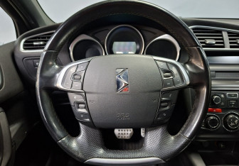 Подержанный автомобиль Citroen DS4 2013 года (15 фото)