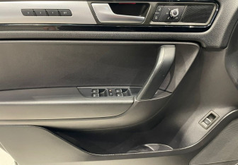 Подержанный автомобиль Volkswagen Touareg 2014 года (17 фото)