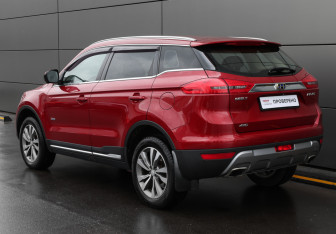 Подержанный автомобиль Geely Atlas 2019 года (6 фото)
