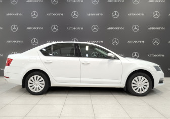 Подержанный автомобиль Skoda Octavia Liftback 2017 года (4 фото)