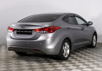 Подержанный автомобиль Hyundai Elantra Sedan 2012 года (3 фото)