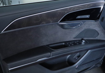 Подержанный автомобиль Audi A8 2019 года (19 фото)
