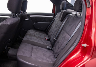 Подержанный автомобиль Renault Logan Sedan 2010 года (11 фото)