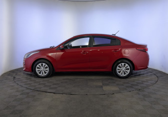 Подержанный автомобиль Kia Rio Sedan 2019 года (8 фото)