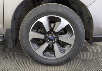 Подержанный автомобиль Subaru Forester Suv 2017 года (12 фото)