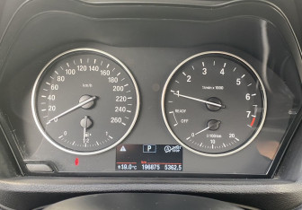 Подержанный автомобиль BMW X1 2016 года (19 фото)