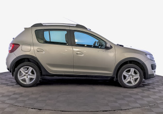 Подержанный автомобиль Renault Sandero 2016 года (4 фото)