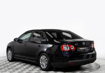 Подержанный автомобиль Volkswagen Jetta Sedan 2008 года (5 фото)