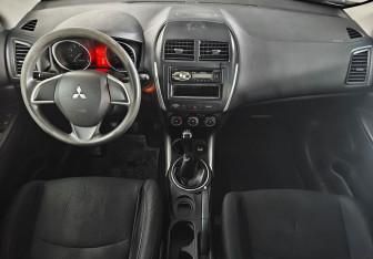 Подержанный автомобиль Mitsubishi ASX 2013 года (9 фото)
