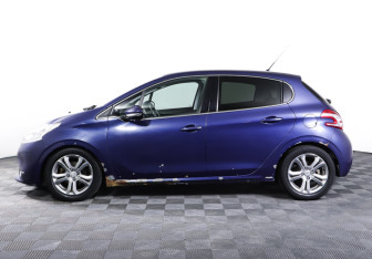 Подержанный автомобиль Peugeot 208 2013 года (8 фото)