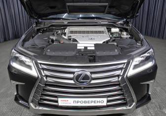 Подержанный автомобиль Lexus LX 2016 года (9 фото)