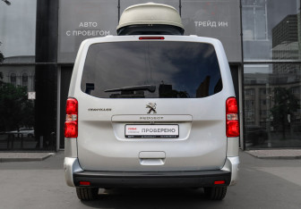 Подержанный автомобиль Peugeot Traveller 2020 года (5 фото)