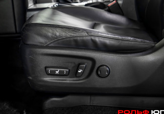 Подержанный автомобиль Toyota Land Cruiser Prado 2017 года (19 фото)