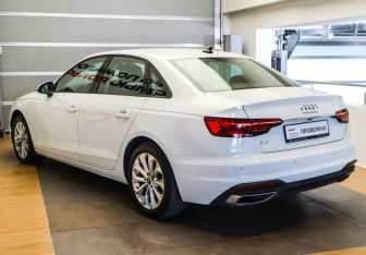 Подержанный автомобиль Audi A4 Sedan 2021 года (6 фото)