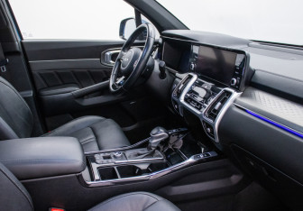Подержанный автомобиль Kia Sorento 2022 года (9 фото)