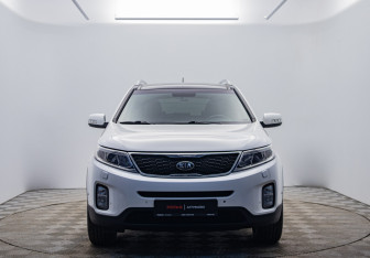 Подержанный автомобиль Kia Sorento 2014 года (8 фото)