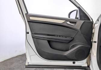 Подержанный автомобиль Renault Arkana 2019 года (19 фото)