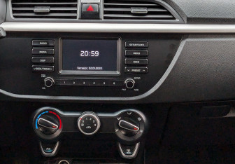 Подержанный автомобиль Kia Rio Hatchback 2020 года (14 фото)