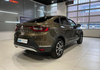 Подержанный автомобиль Renault Arkana 2019 года (4 фото)