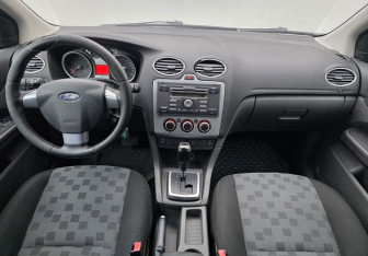Подержанный автомобиль Ford Focus Sedan 2005 года (11 фото)