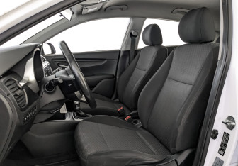 Подержанный автомобиль Kia Rio Hatchback 2021 года (19 фото)