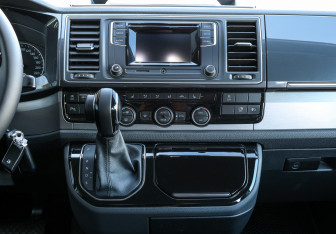 Подержанный автомобиль Volkswagen Multivan 2019 года (17 фото)