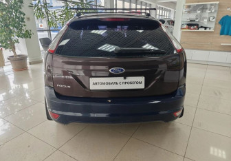 Подержанный автомобиль Ford Focus Hatchback 2010 года (6 фото)