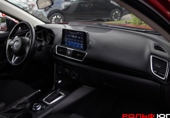 Подержанный автомобиль Mazda 3 Hatchback 2015 года (7 фото)