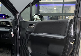 Подержанный автомобиль Honda Freed 2013 года (17 фото)