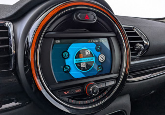 Подержанный автомобиль MINI Clubman Wagon 2019 года (21 фото)