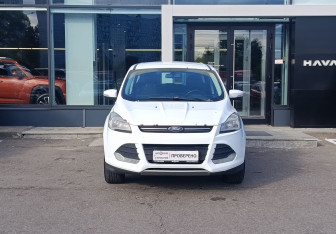 Подержанный автомобиль Ford Kuga 2015 года (2 фото)