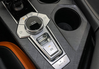 Подержанный автомобиль Changan UNI-V 2023 года (15 фото)