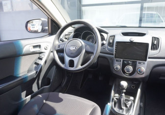 Подержанный автомобиль Kia Cerato Sedan 2011 года (13 фото)