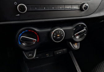 Подержанный автомобиль Kia Rio Hatchback 2021 года (20 фото)