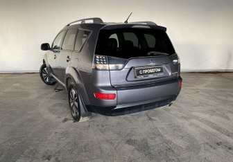 Подержанный автомобиль Mitsubishi Outlander 2007 года (4 фото)