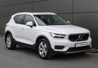 Подержанный автомобиль Volvo XC40 2019 года (3 фото)