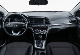 Подержанный автомобиль Hyundai Elantra Sedan 2019 года (8 фото)