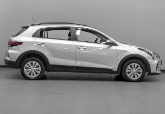 Подержанный автомобиль Kia Rio Hatchback 2021 года (4 фото)