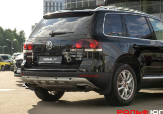 Подержанный автомобиль Volkswagen Touareg 2008 года (8 фото)