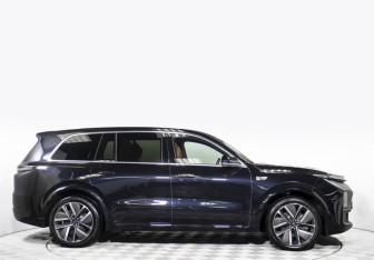 Подержанный автомобиль LiXiang L9 2023 года (4 фото)