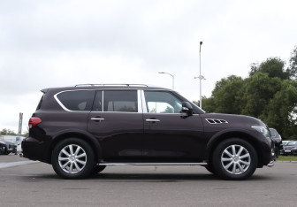 Подержанный автомобиль Infiniti QX56 2011 года (4 фото)