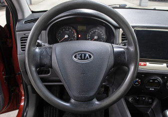 Подержанный автомобиль Kia Rio Hatchback 2008 года (17 фото)